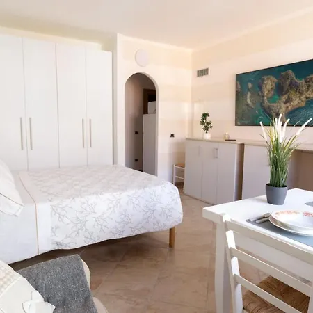 アパートホテル Residence Il Vento E Il Mare パラーウ